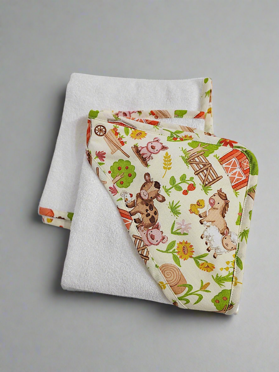 Ens. serviette de bain, lingettes (2) et protège carnet de santé pour bébé